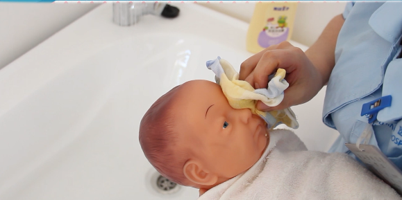 新生兒沐浴正確操作視頻指導~寶媽們趕快收藏！