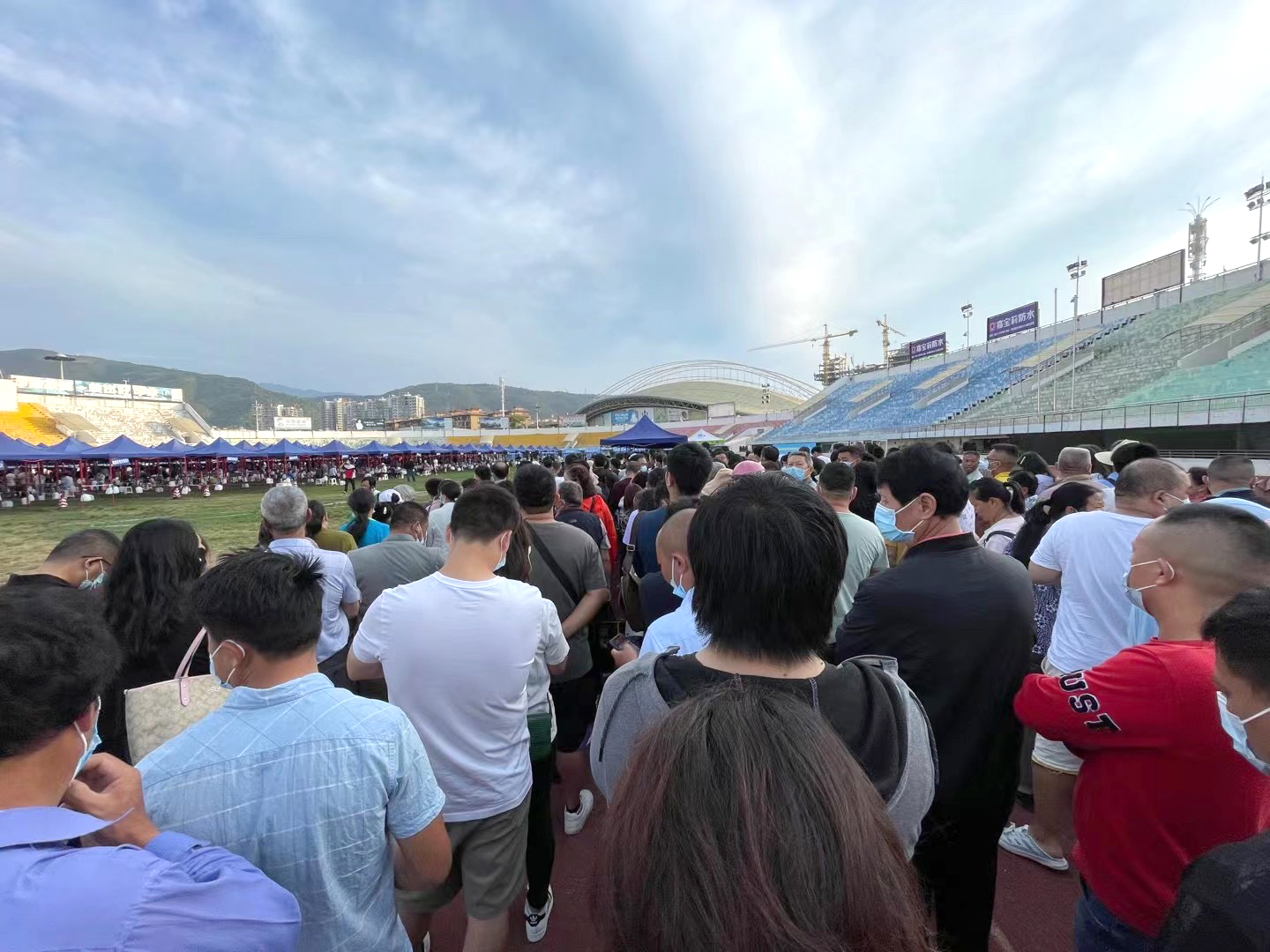 哇塞，這打疫苗的人氣鼎旺了~~