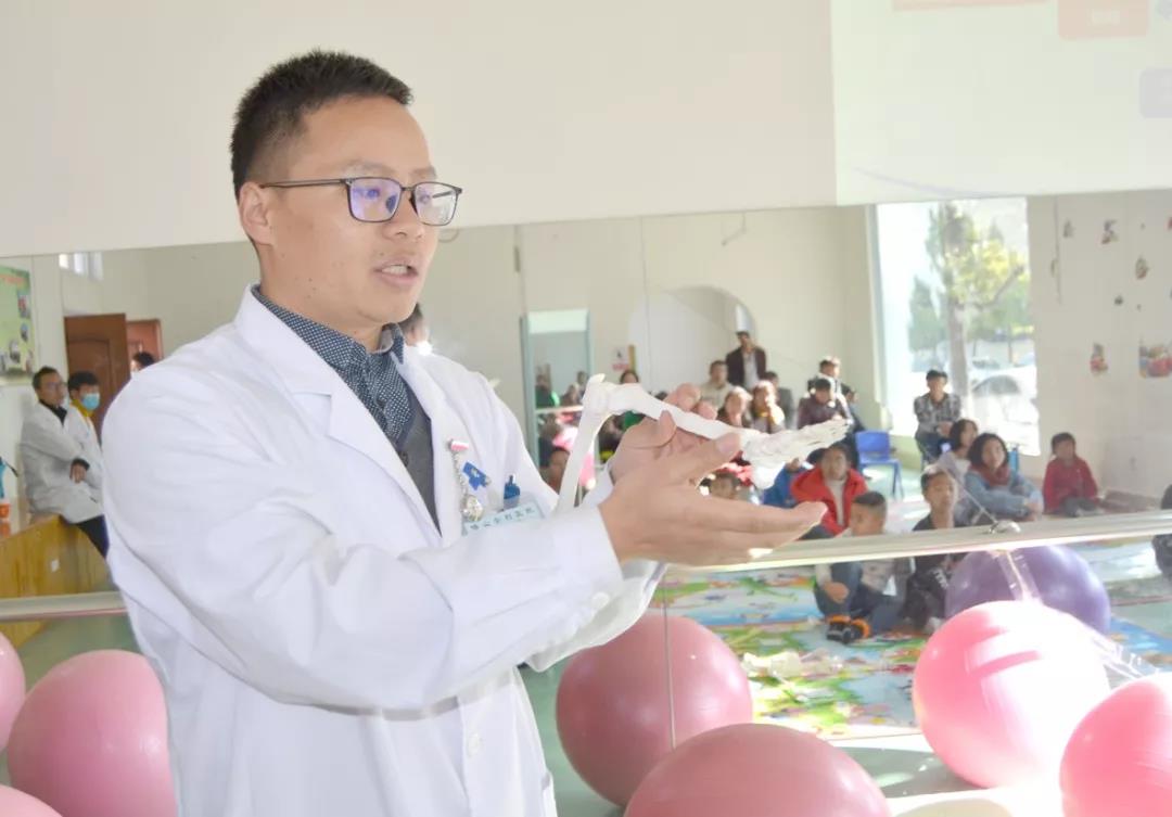 暑期青少年脊柱健康公益課，線上一對一教學(xué)指導(dǎo)！