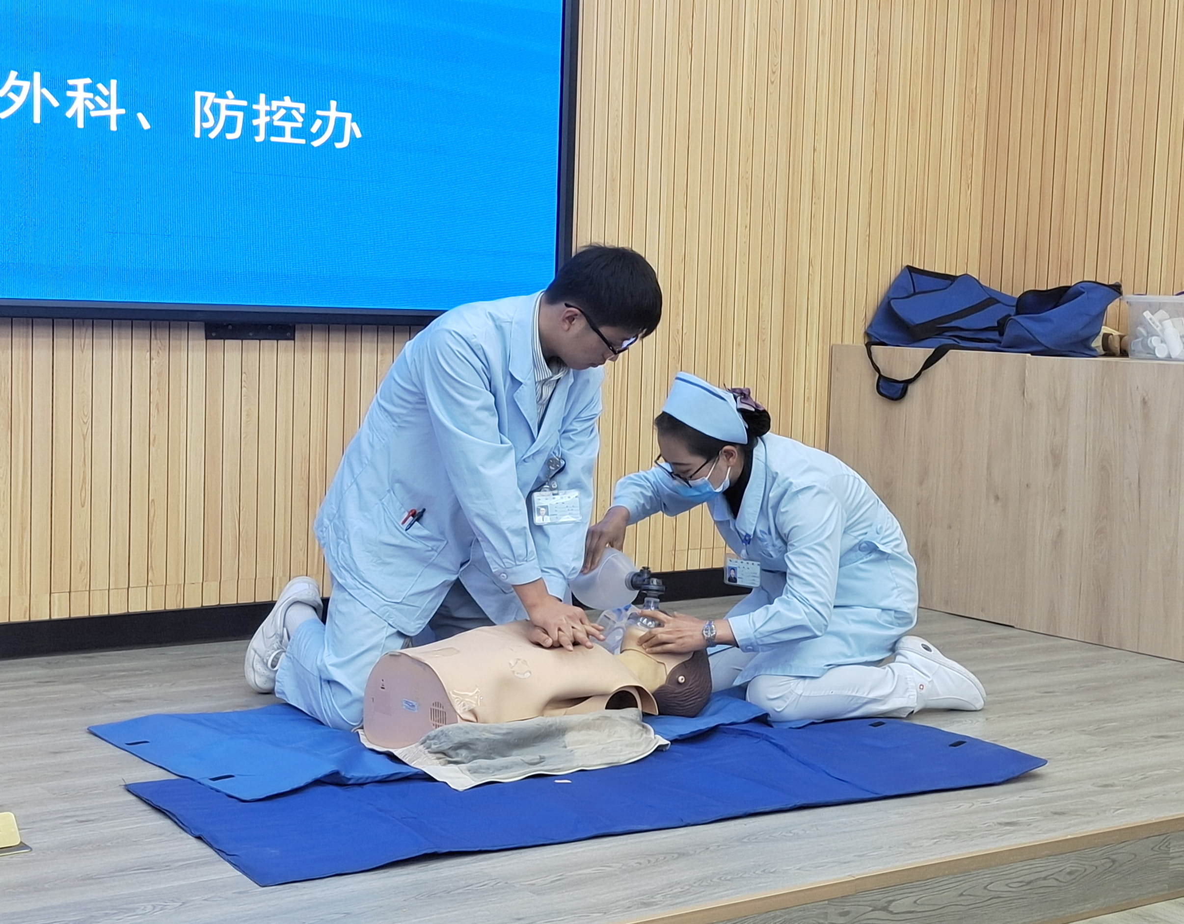 【保山安利醫(yī)院】醫(yī)務(wù)人員到保山城投建設(shè)發(fā)展（集體）有限公司開(kāi)展系列急救、防控知識(shí)培訓(xùn)