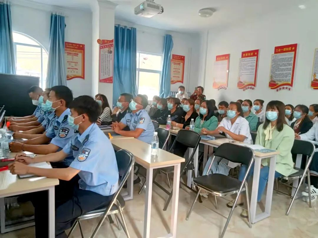 【保山安利醫(yī)院】我院攜手瓦窯衛(wèi)生院開展鎮(zhèn)村兩級醫(yī)護人員防護服穿脫、核酸采樣技能培訓(xùn)及腫瘤、生殖學(xué)術(shù)交流