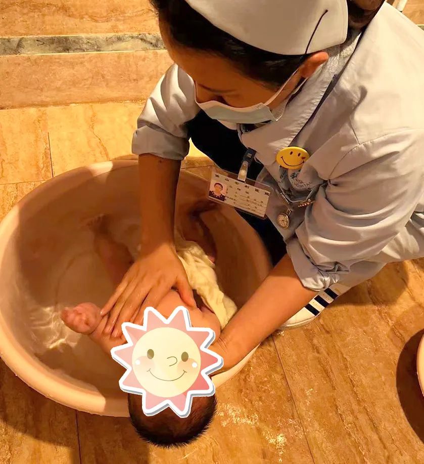 【保山安利醫(yī)院】新手媽媽別著急，寶寶護(hù)理可為您上門(mén)服務(wù)~