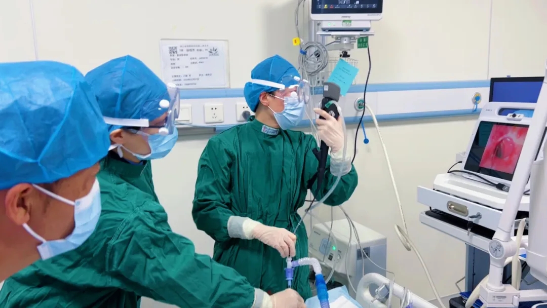 我院成功開展首例氣管內(nèi)金屬支架植入術(shù)，為氣道狹窄患者打開“生命通道”！