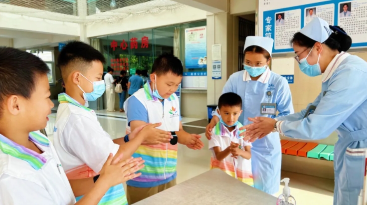 保山安利醫(yī)院暑期志愿者活動(dòng)紀(jì)實(shí)：愛心橋梁，溫暖傳遞