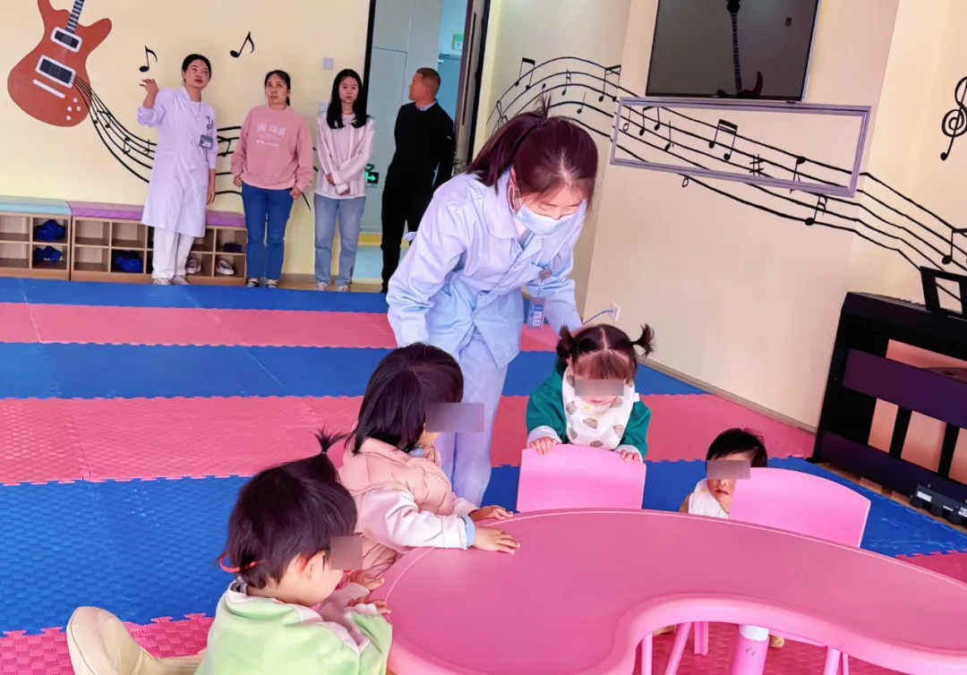 隆陽特殊教育學校與保山安利醫(yī)院共探